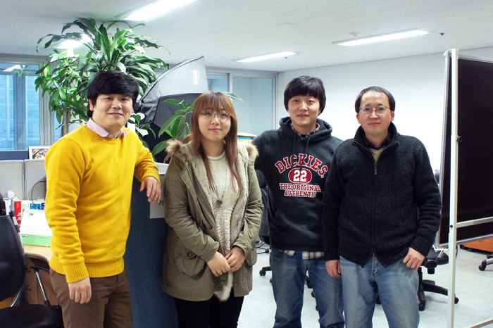 상상커뮤니케이션의 멤버들. 왼쪽부터 이희찬 대표, 이경옥 디자이너, 김성중 개발자, 이원호 팀장