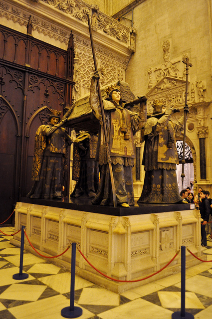 크리스토퍼 콜럼버스의 무덤. 스페인 세빌랴. (*출처: http://www.flickr.com/photos/thewilkybarkid/5563803233/)