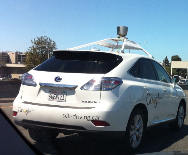 지난해 8월 우연히 101고속도로에서 만난 구글의 무인자동차.