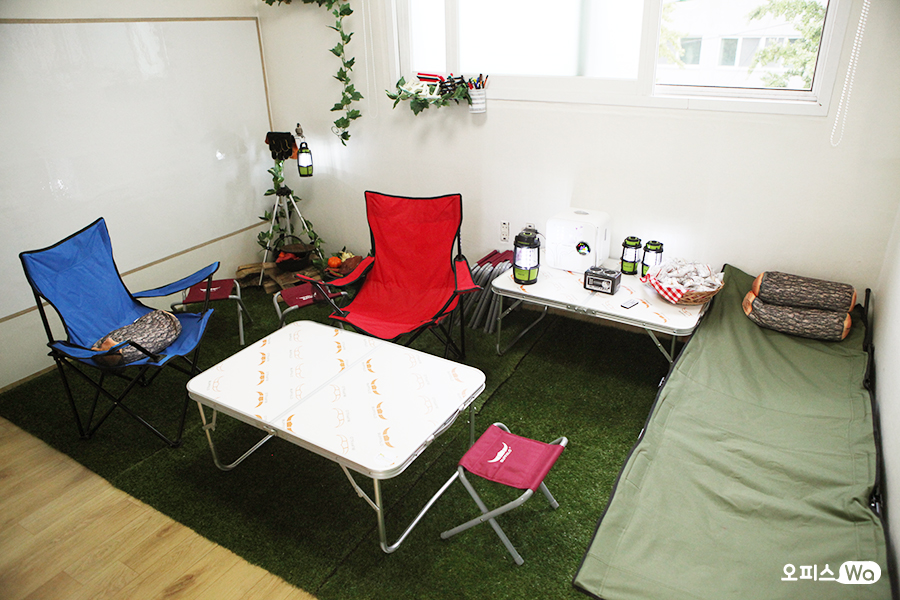 ⓒ 영혼도 누울 수 있는 캠핑 침대 (해피래빗 회의실) 얄리얄리얄라셩 얄라리얄라 